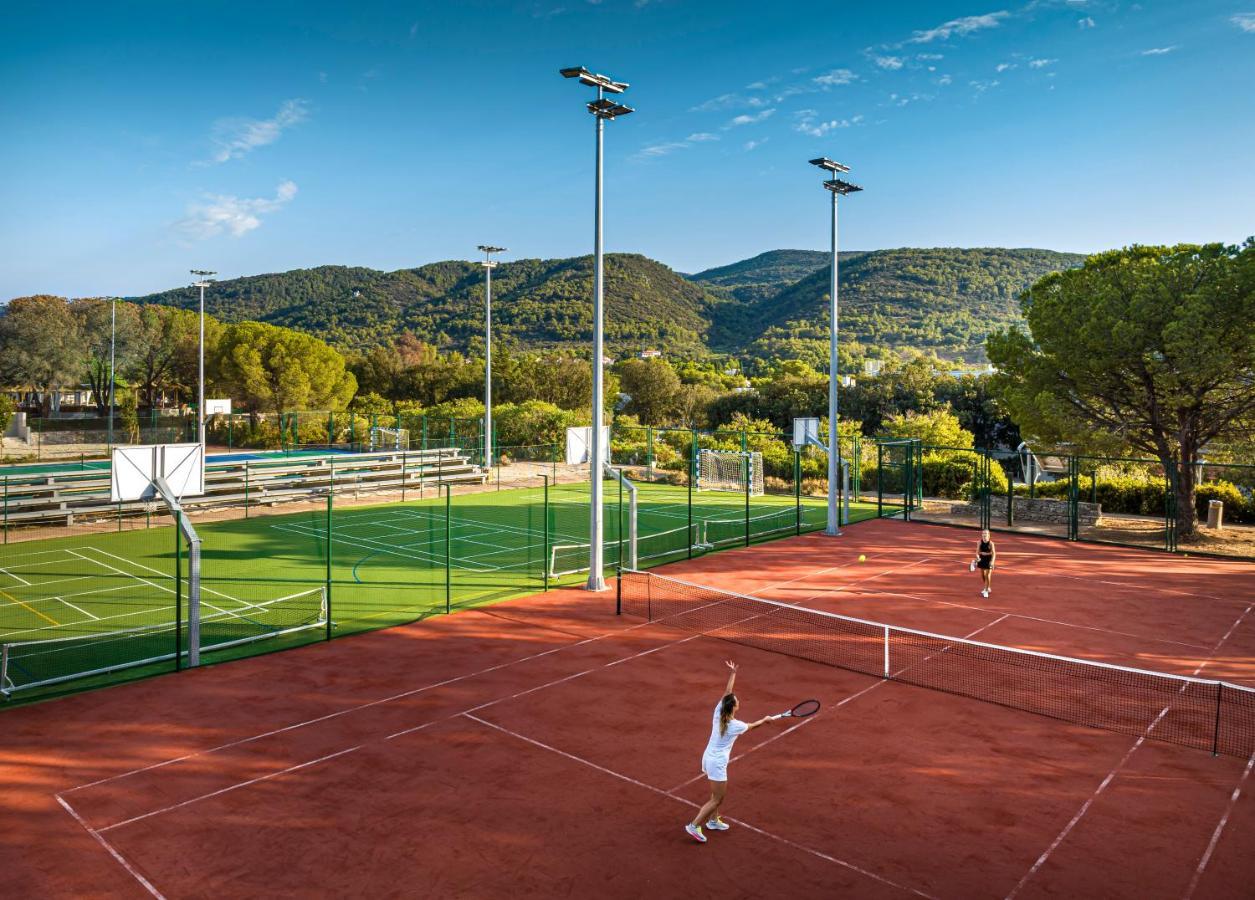Valamar Amicor Resort Stari Grad  Buitenkant foto