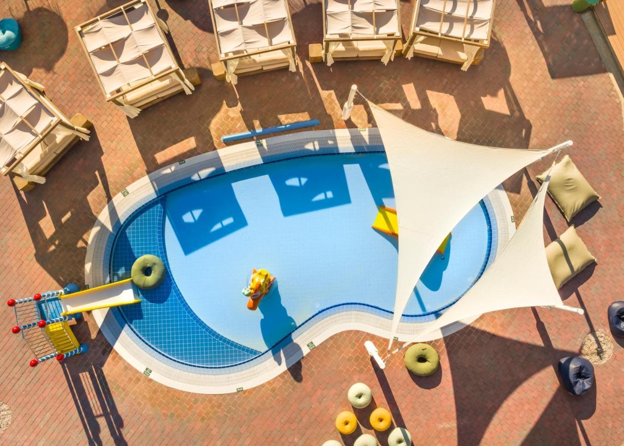 Valamar Amicor Resort Stari Grad  Buitenkant foto