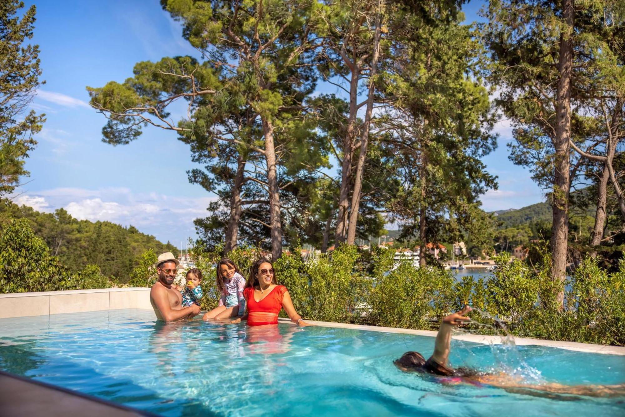 Valamar Amicor Resort Stari Grad  Buitenkant foto