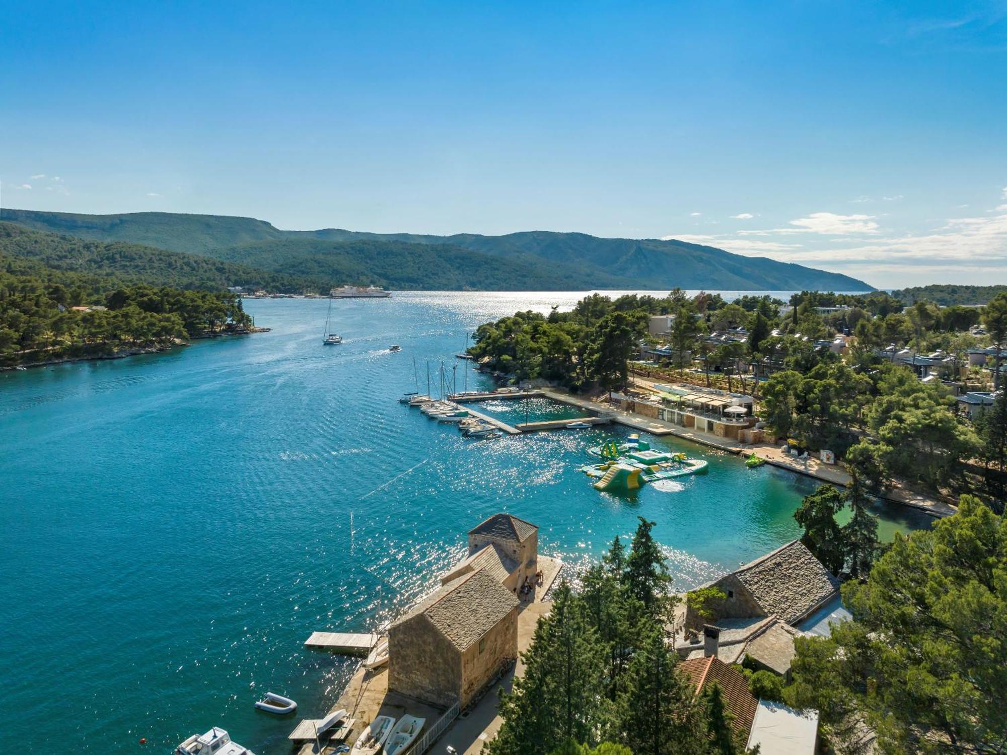 Valamar Amicor Resort Stari Grad  Buitenkant foto